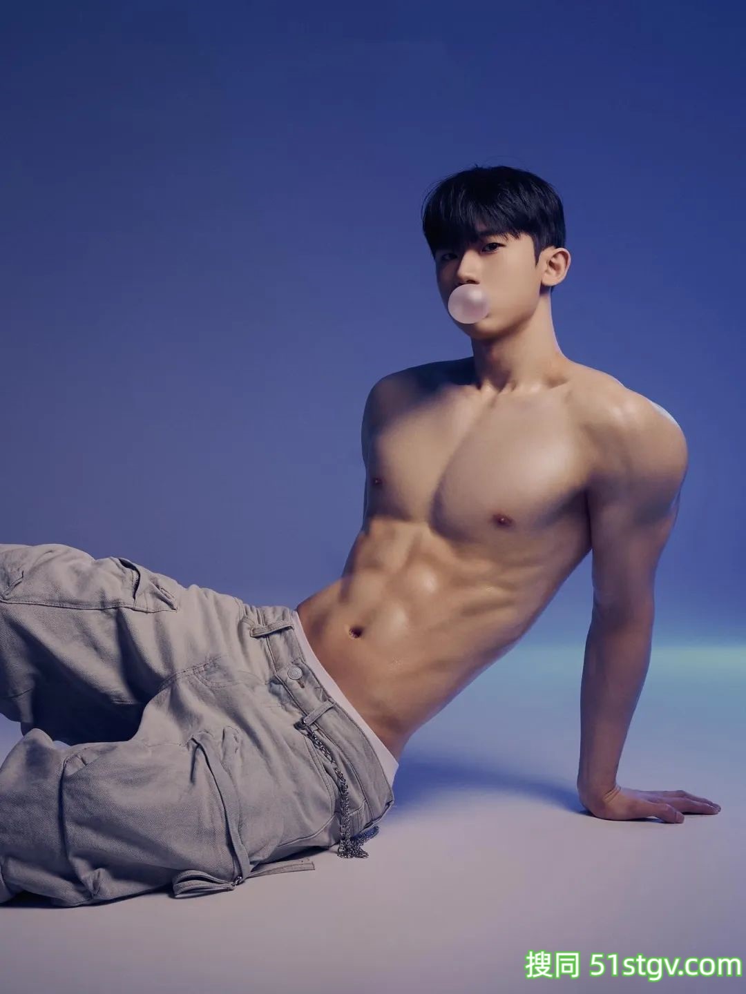 奶香奶香的男模，腹肌身材超好看 - 51虹马