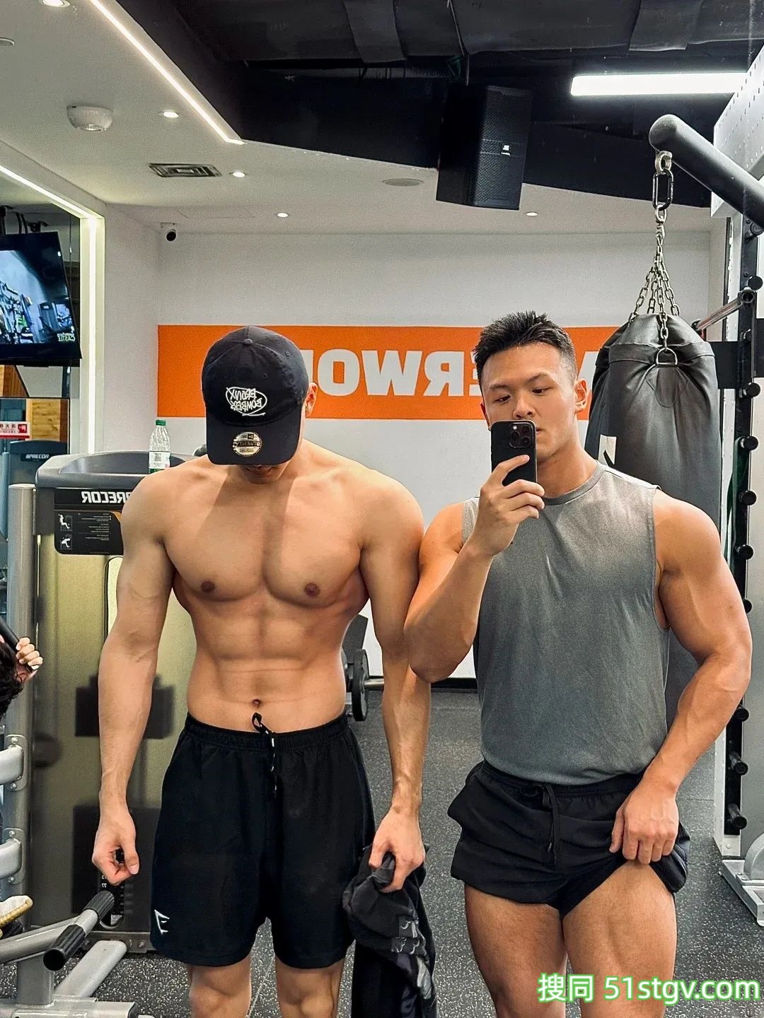 26岁法学硕士健身博主，饱满胸肌硬朗腹肌，这身肌肉在果冻海里镀上蜜糖更诱人 - 51虹马