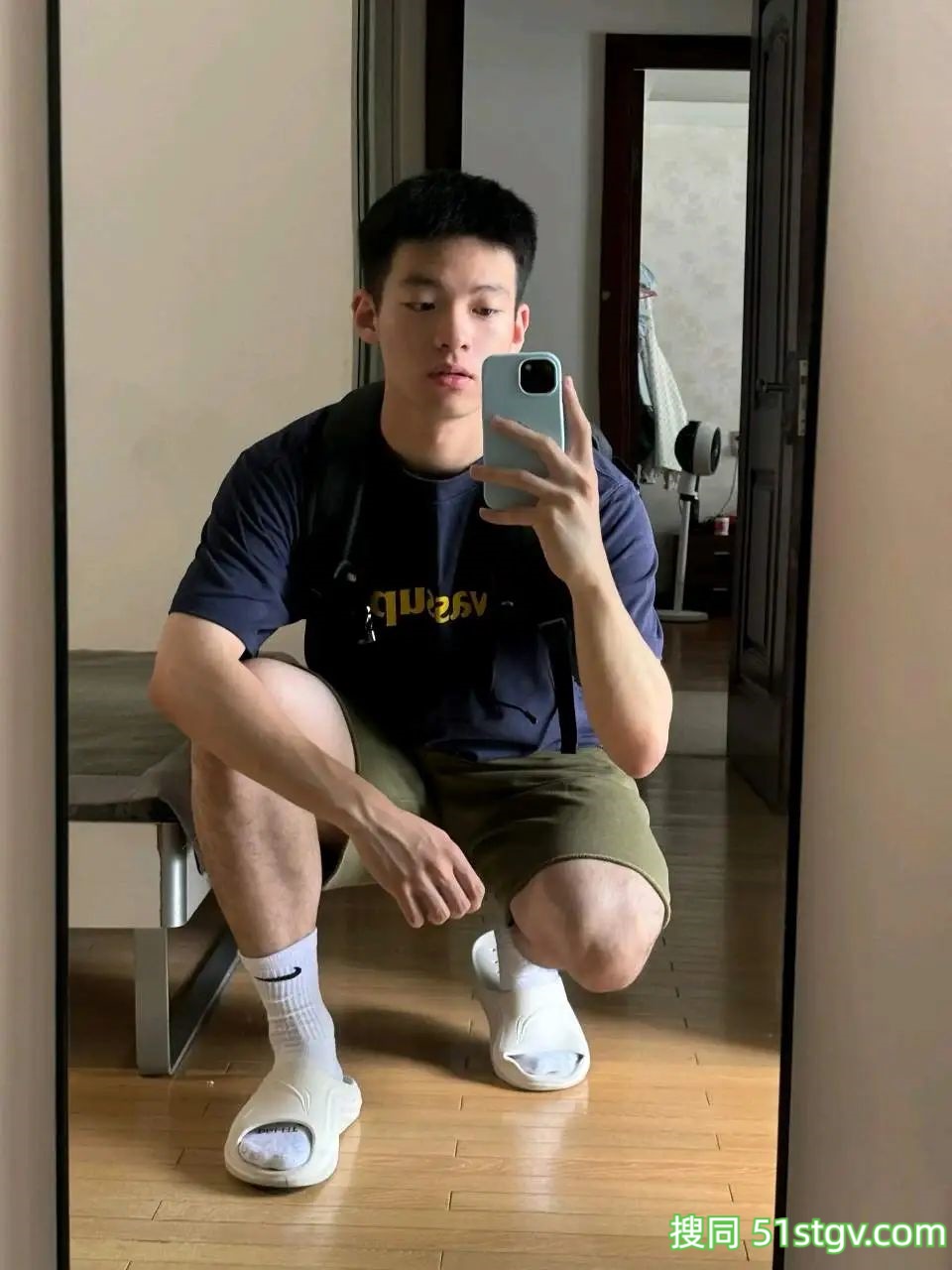 男大学生，三宣 - 51虹马