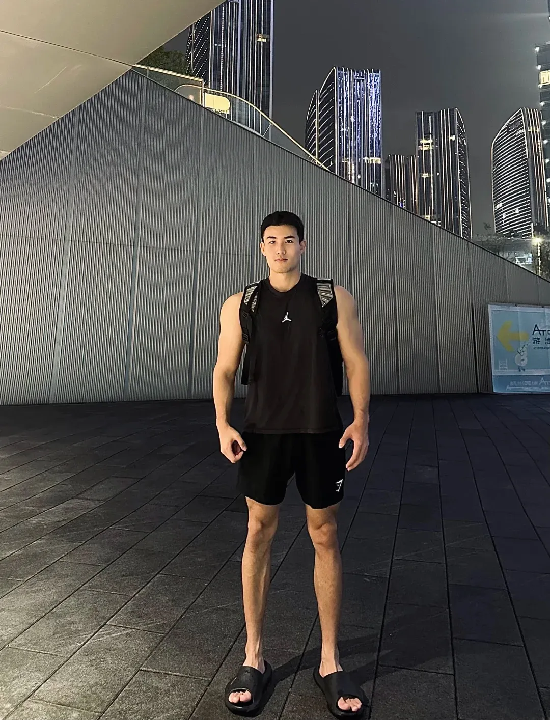 26岁法学硕士健身博主，饱满胸肌硬朗腹肌，这身肌肉在果冻海里镀上蜜糖更诱人 - 51虹马