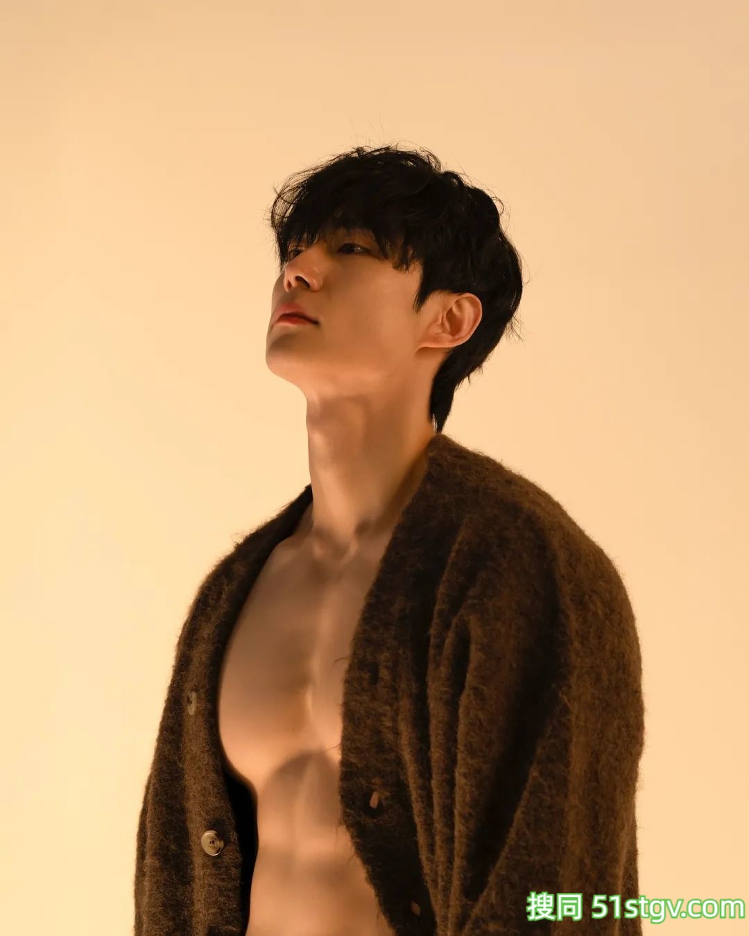 白嫩的肌肉男模，可狼可奶 - 51虹马