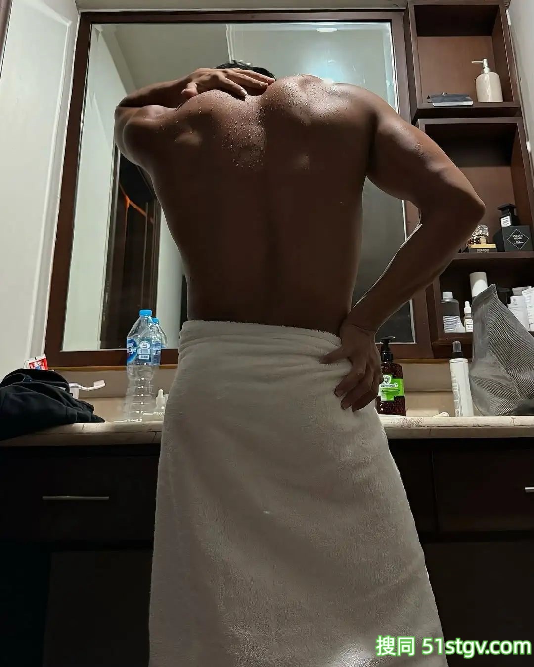 黑皮体育生，健康的肤色更迷人 - 51虹马