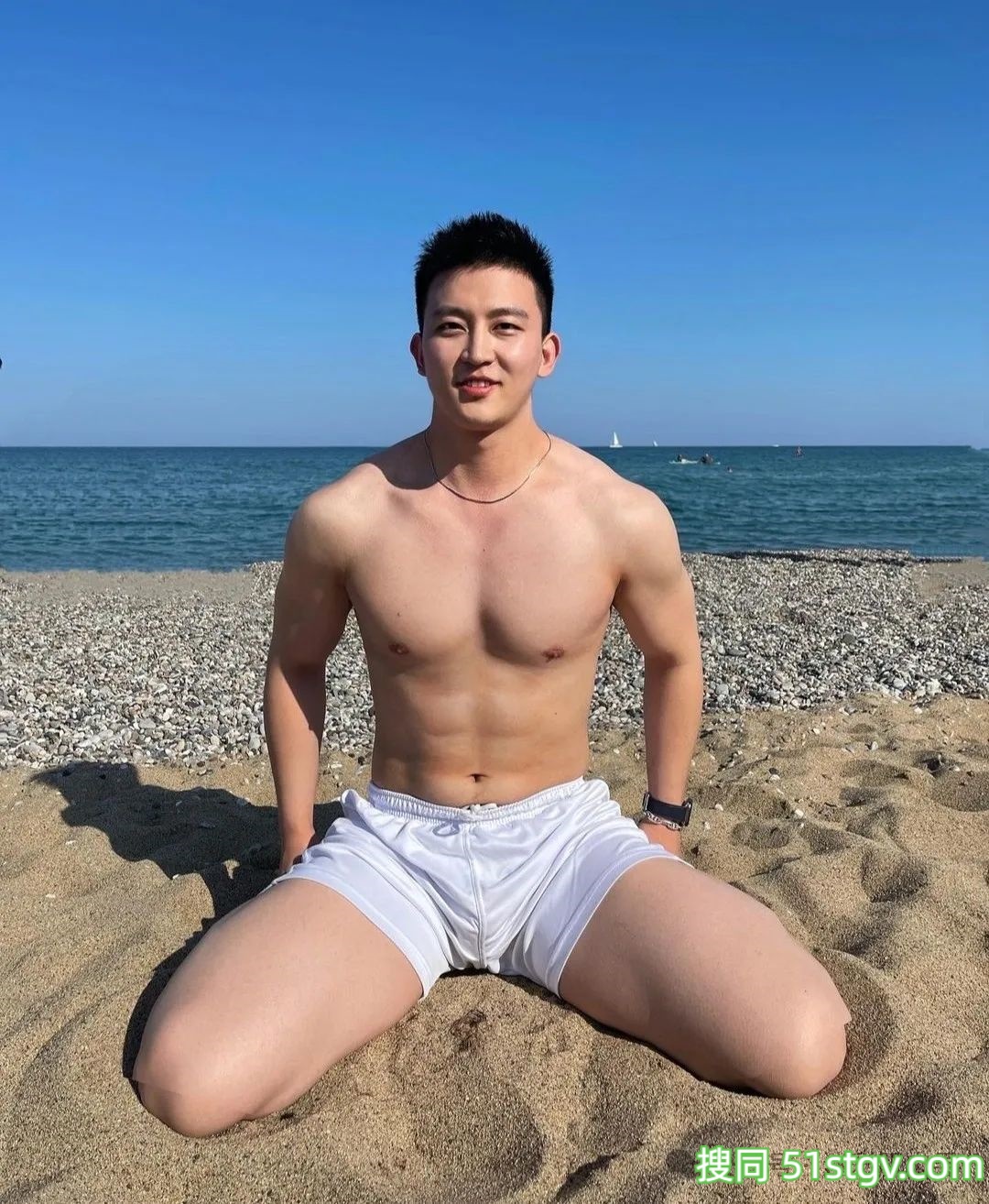 穿白短裤换衣间自拍的小哥长得真强大!太可了! - 51虹马 穿白短裤换衣间自拍的小哥长得真强大!太可了! - 51虹马