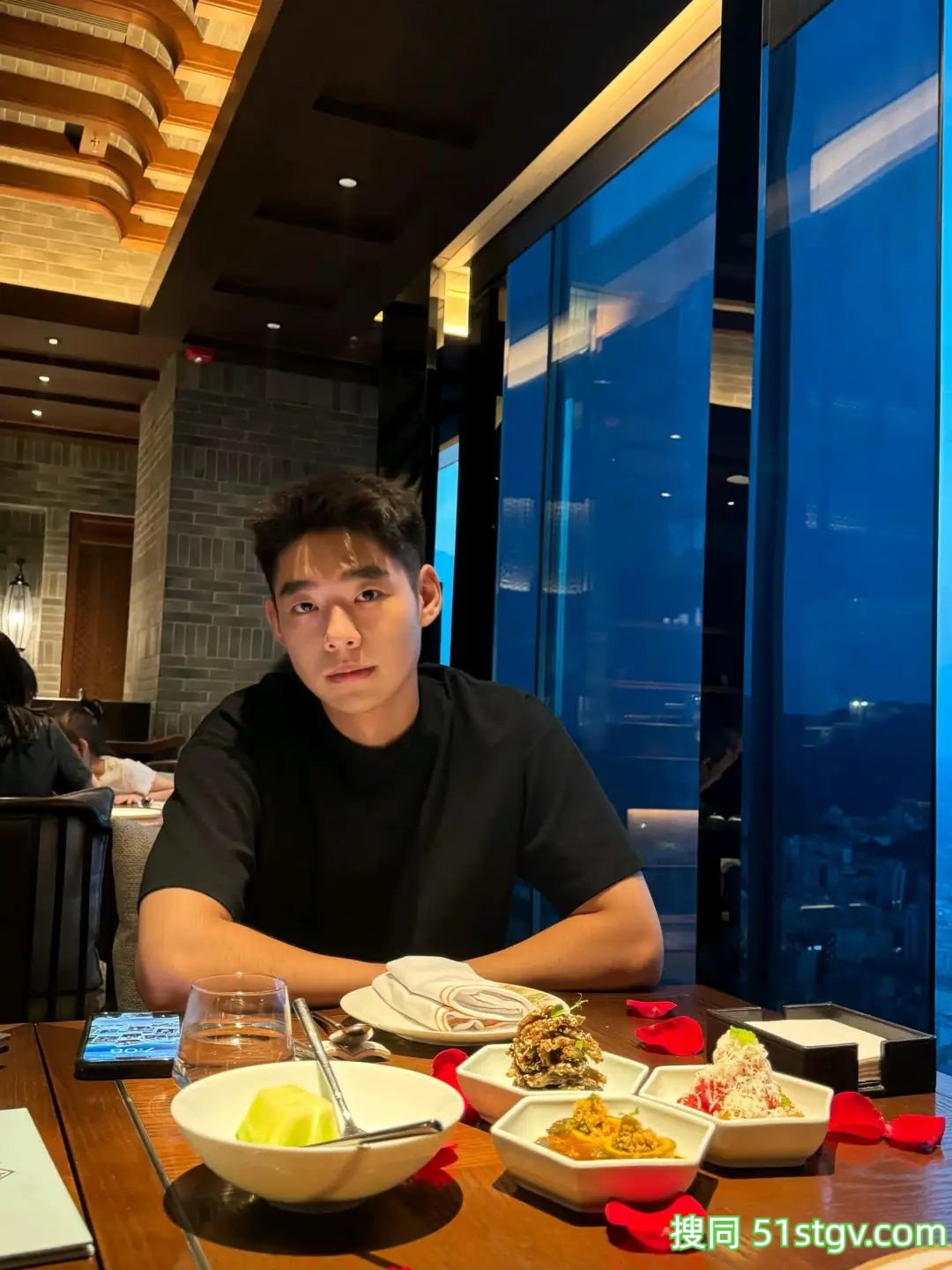 清爽帅气男大，小羊Shawn - 51虹马