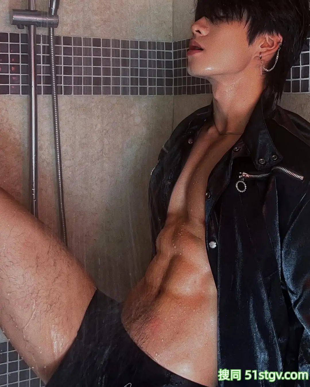 可狼可奶的腹肌哥哥可以嘛 - 51虹马