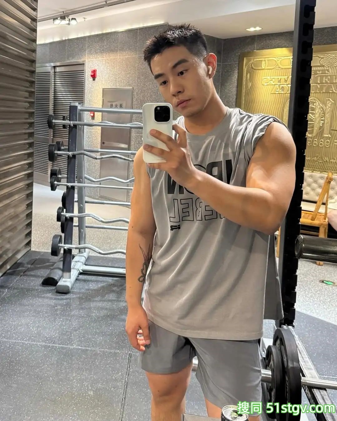 脂包肌帅哥，很有感觉 - 51虹马