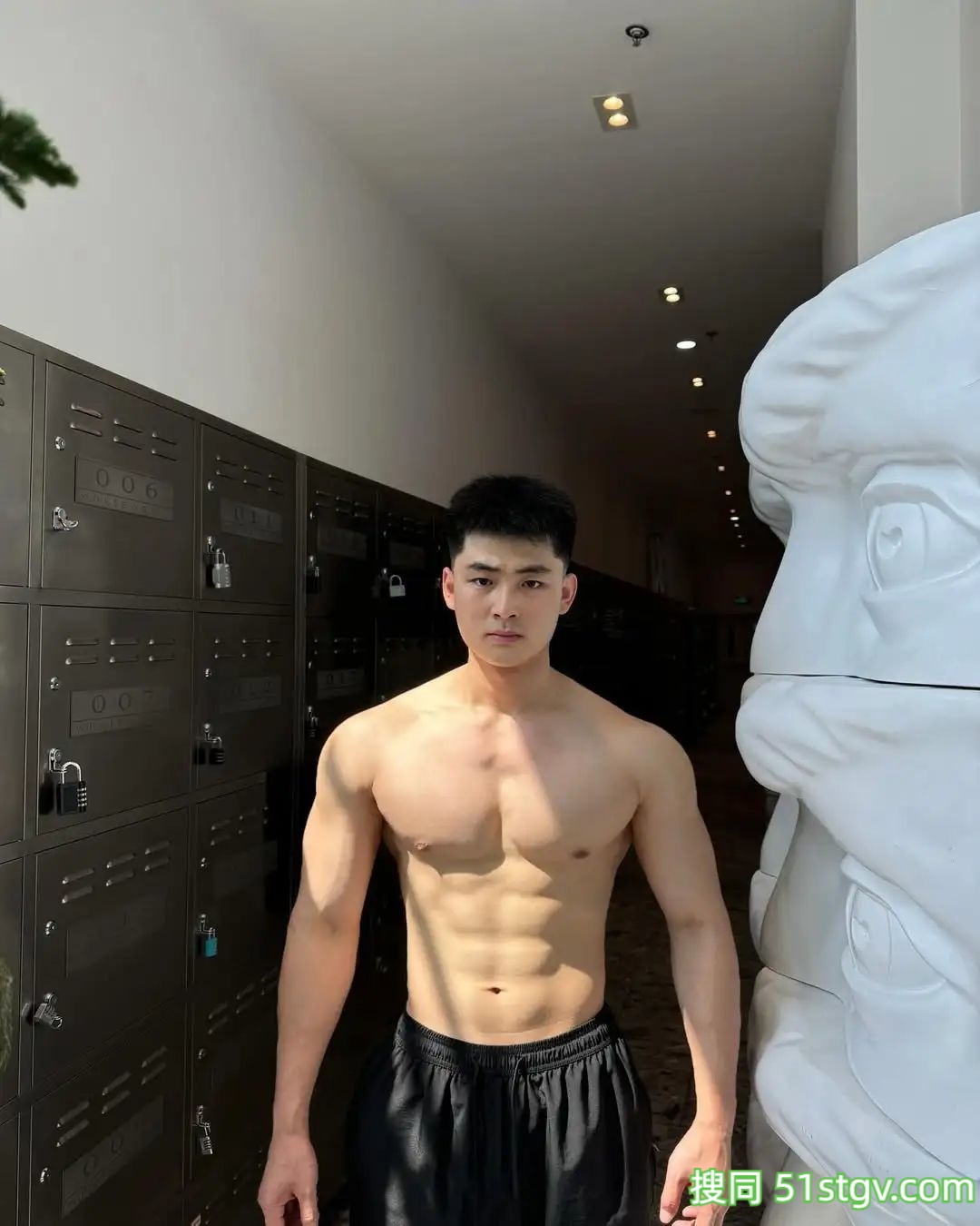 好粗好壮实，运动健身的小哥哥 - 51虹马