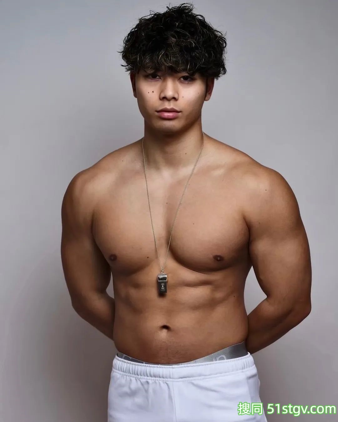 23岁日本健身网红,黝黑肩膀胸肌,这大胸肌泡水时能撩到人心里 - 51虹马 23岁日本健身网红,黝黑肩膀胸肌,这大胸肌泡水时能撩到人心里 - 51虹马