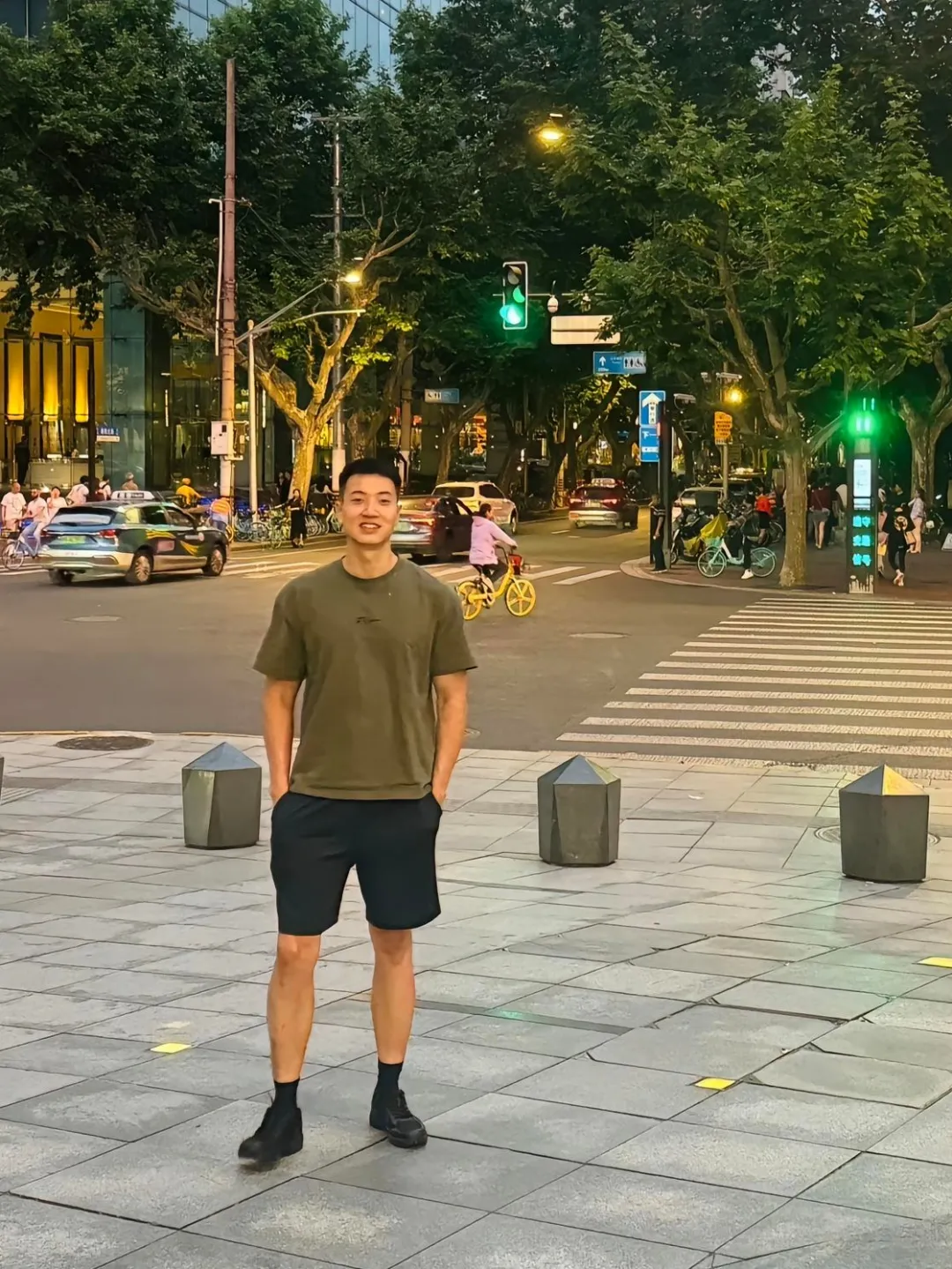 自拍的大鼻子兵哥硬照脱衣露腹毛？太强大藏不住！ - 51虹马