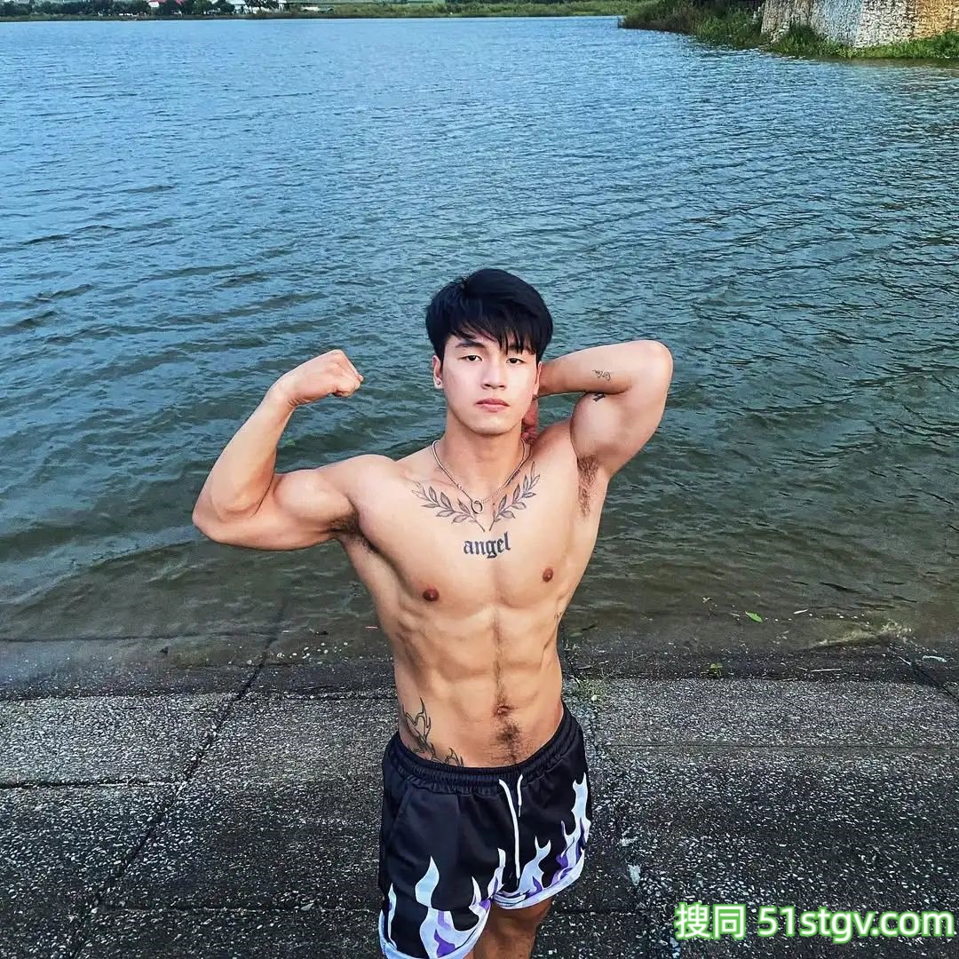 黑皮肌肉，健身教练 - 51虹马