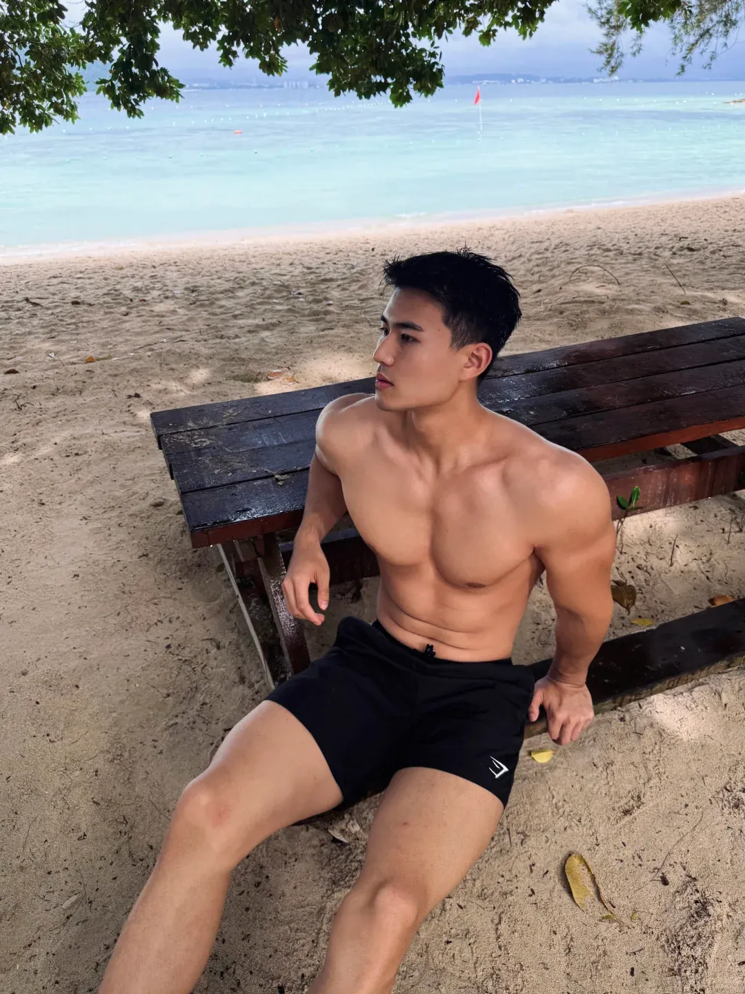 26岁法学硕士健身博主，饱满胸肌硬朗腹肌，这身肌肉在果冻海里镀上蜜糖更诱人 - 51虹马