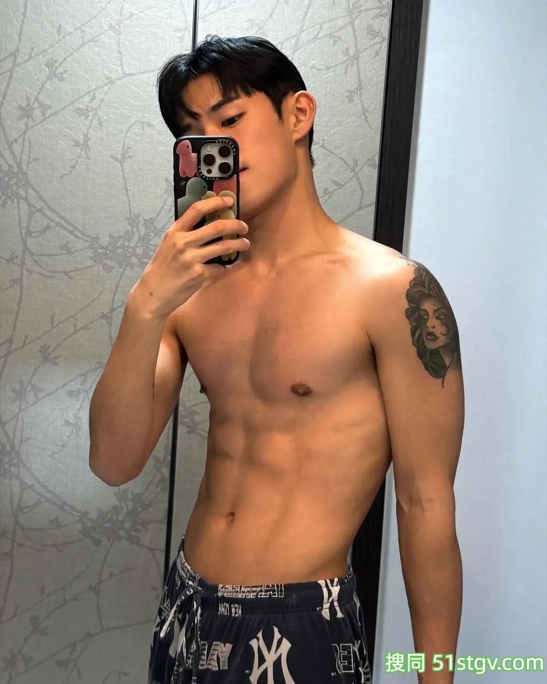 薄肌小奶狗，有点帅 - 51虹马