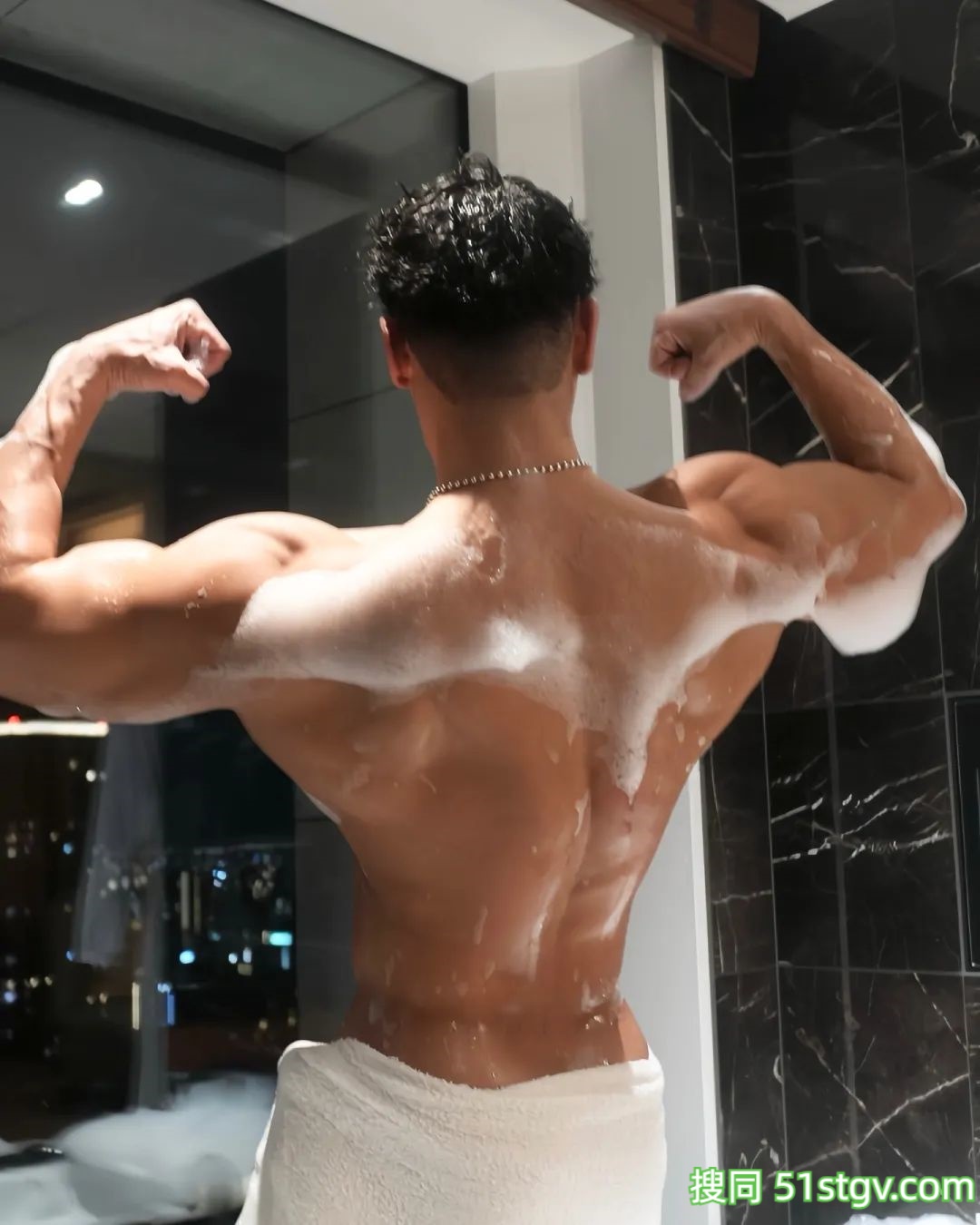 23岁日本健身网红,黝黑肩膀胸肌,这大胸肌泡水时能撩到人心里 - 51虹马 23岁日本健身网红,黝黑肩膀胸肌,这大胸肌泡水时能撩到人心里 - 51虹马