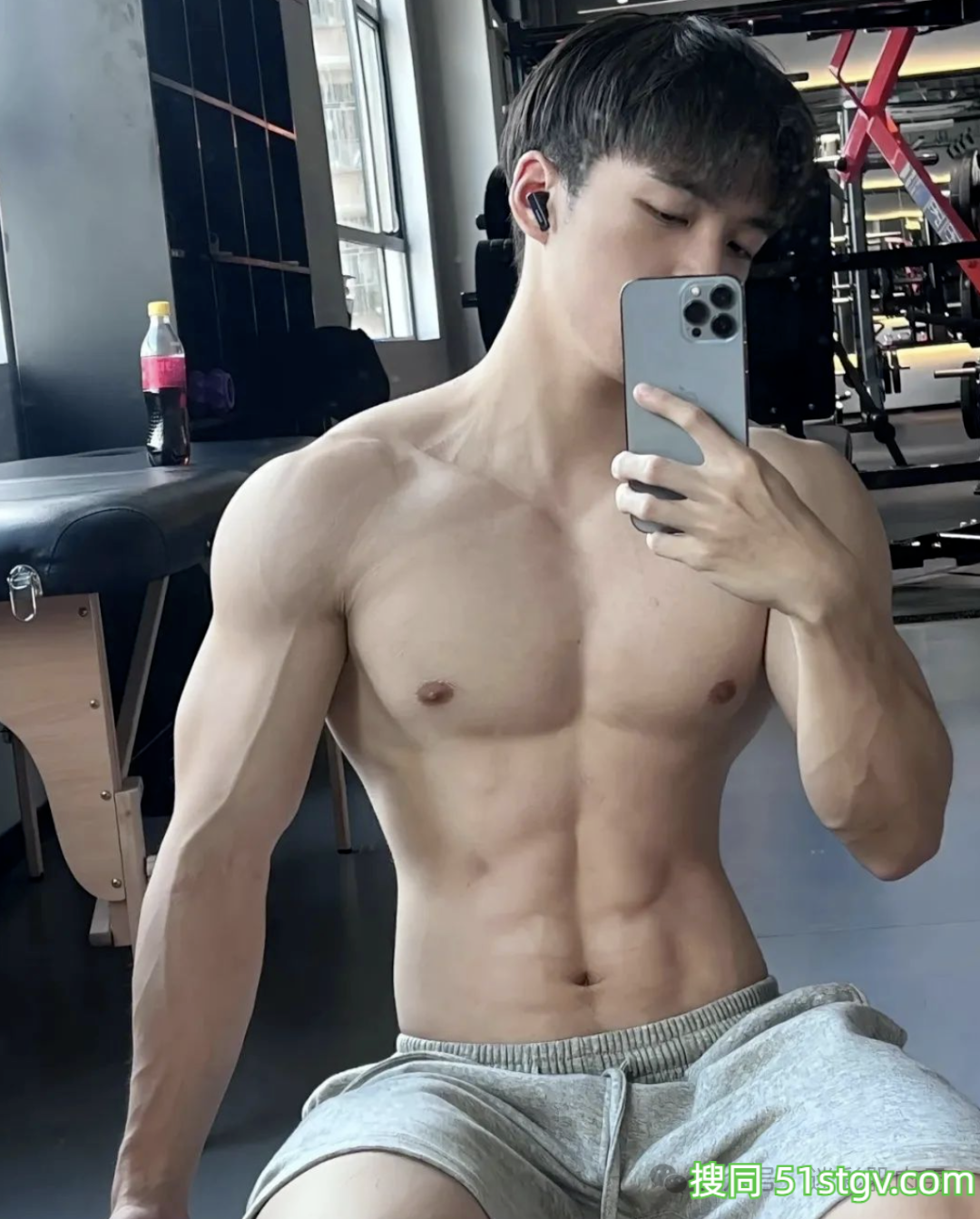 这白皮帅哥会是你的crush吗? - 51虹马 这白皮帅哥会是你的crush吗? - 51虹马