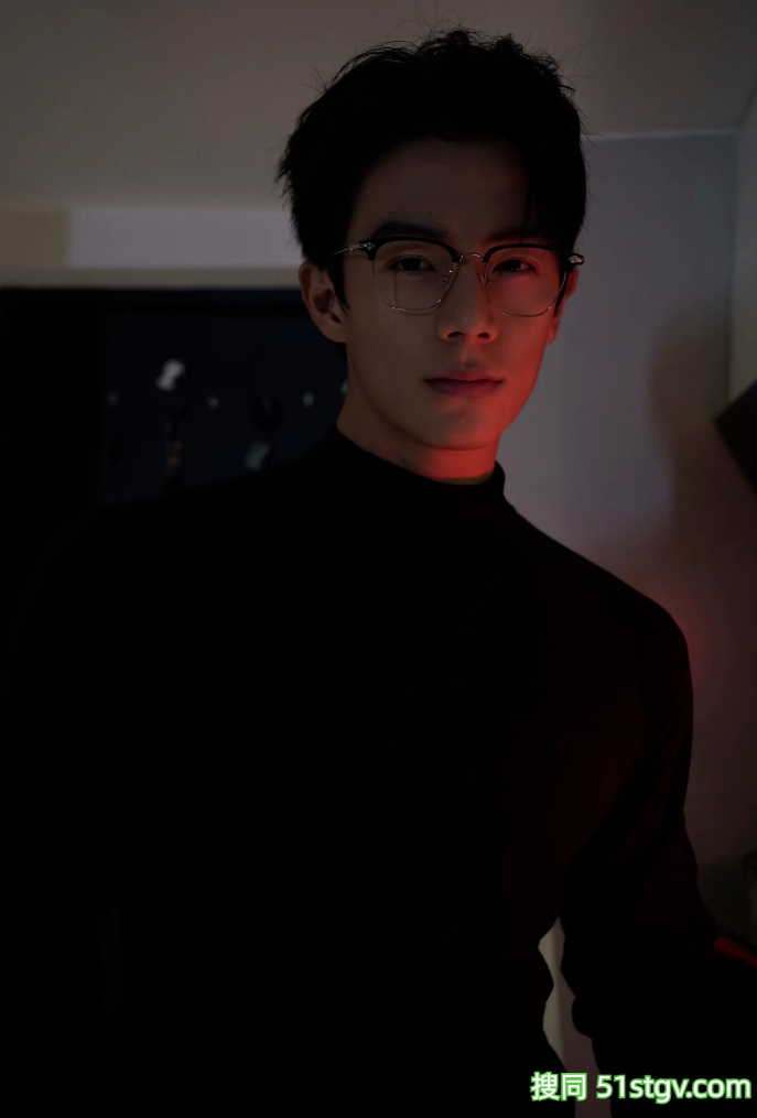 32岁山东鲜嫩帅哥，性感腹肌子弹肌，宽肩窄腰嘎嘎猛，又纯又欲惹人爱 - 51虹马