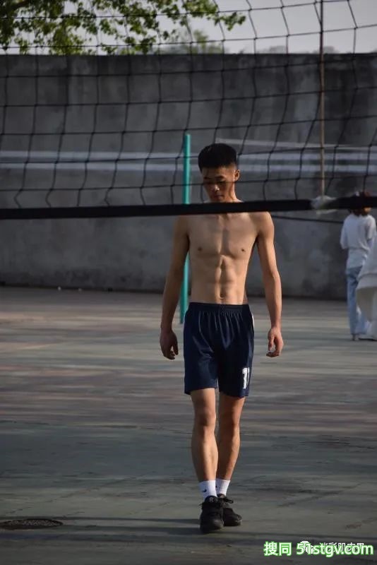 操场上打球扒衣服的体育生! - 51虹马 操场上打球扒衣服的体育生! - 51虹马