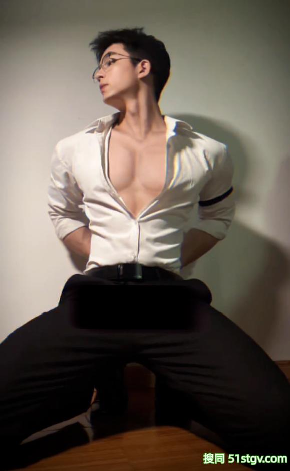 25岁南京肌肉系顶流NPC，冷白皮腹肌美背，这八块腹肌在灯光下动得人心痒痒 - 51虹马