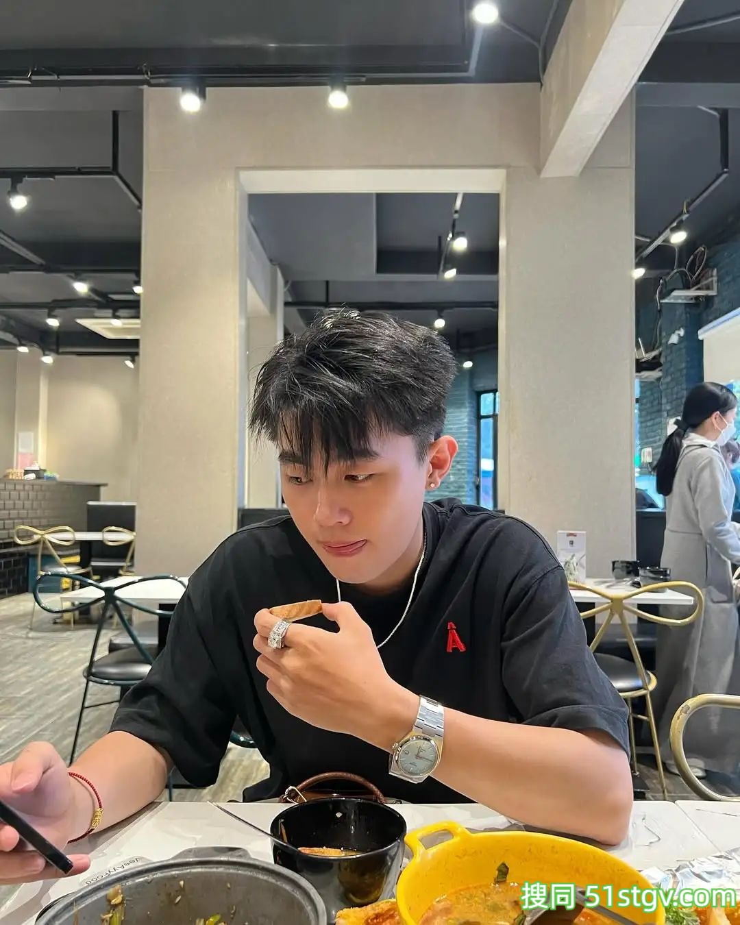 帅帅的男生，看着就好爽 - 51虹马