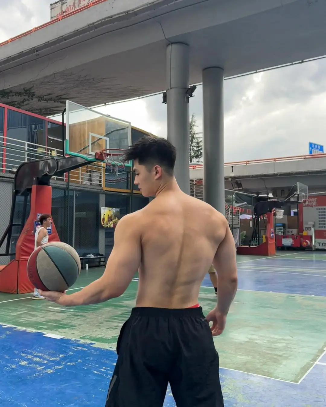 好粗好壮实，运动健身的小哥哥 - 51虹马