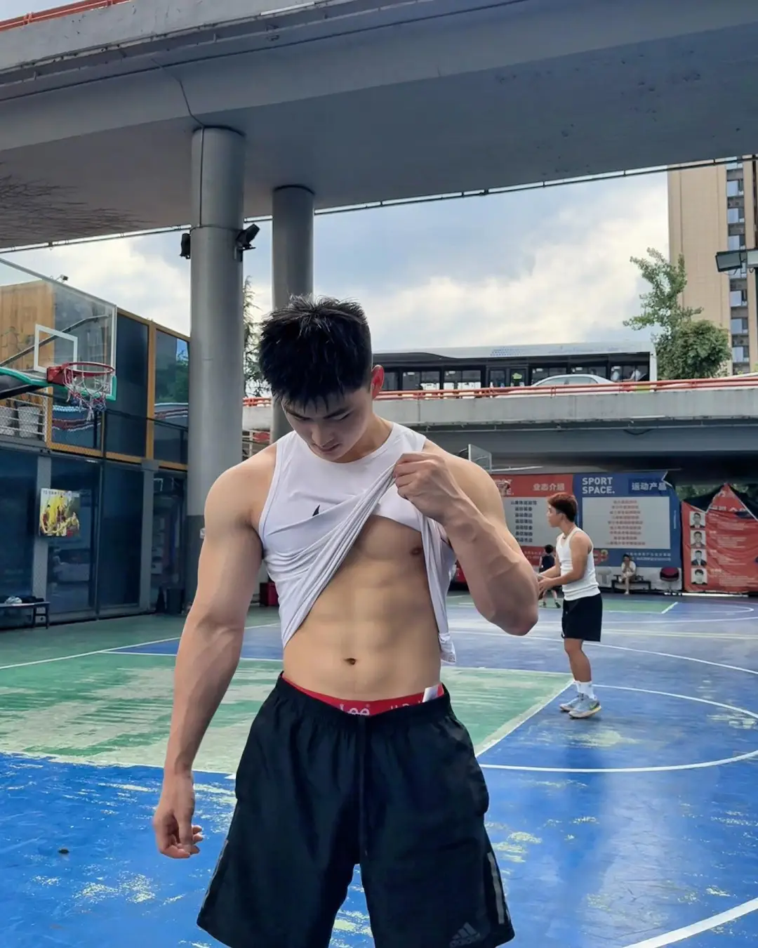 好粗好壮实，运动健身的小哥哥 - 51虹马