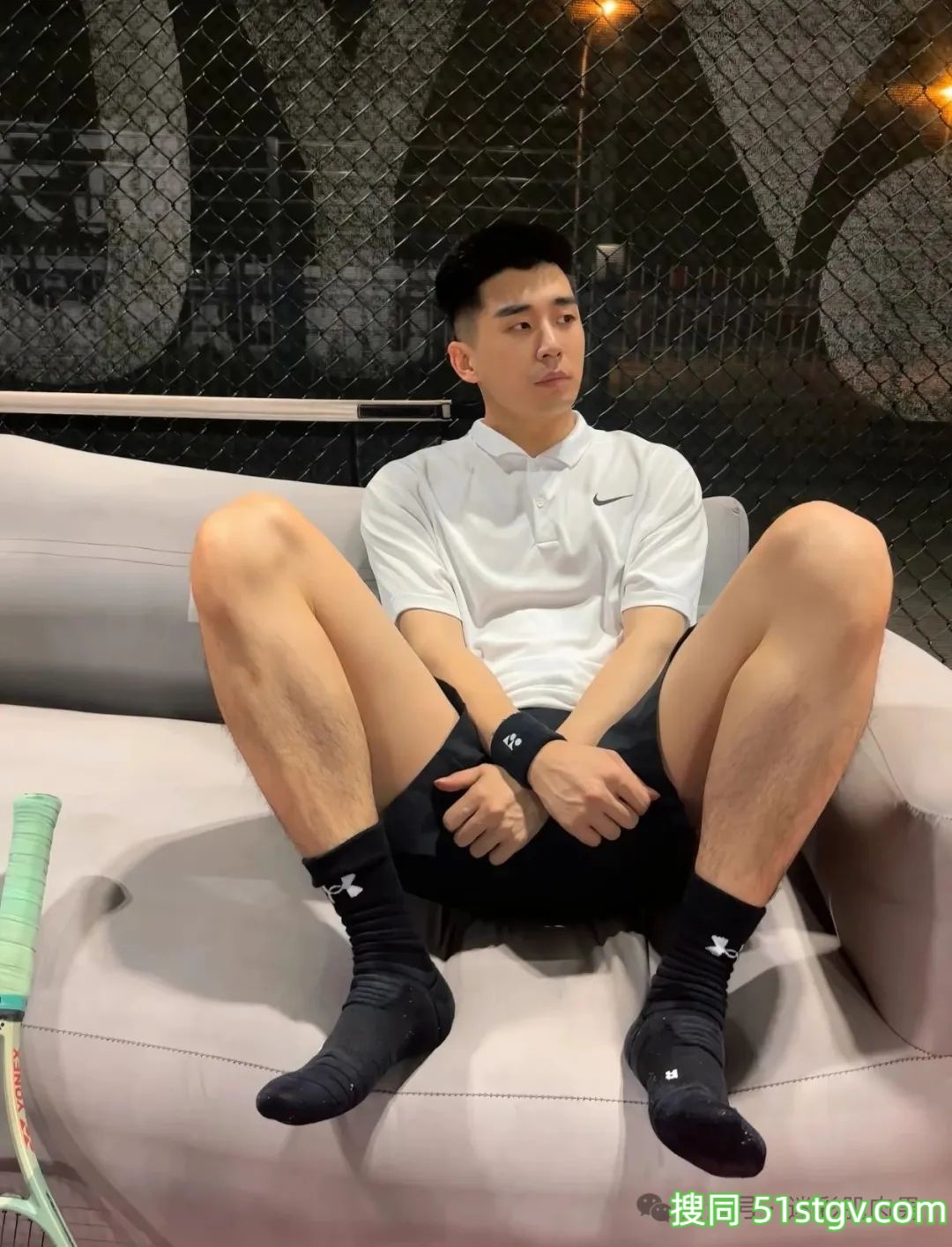 男空少运动裤穿的太短183CM的大长腿藏不住了! - 51虹马 男空少运动裤穿的太短183CM的大长腿藏不住了! - 51虹马