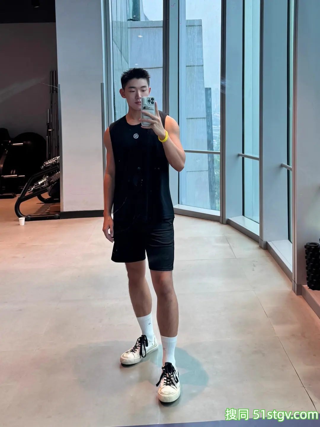 耐看的小哥哥，身材好 - 51虹马