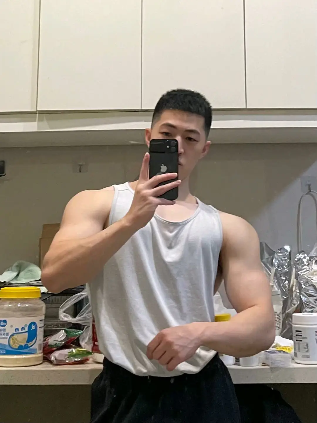 白皮壮硕的体育生 - 51虹马