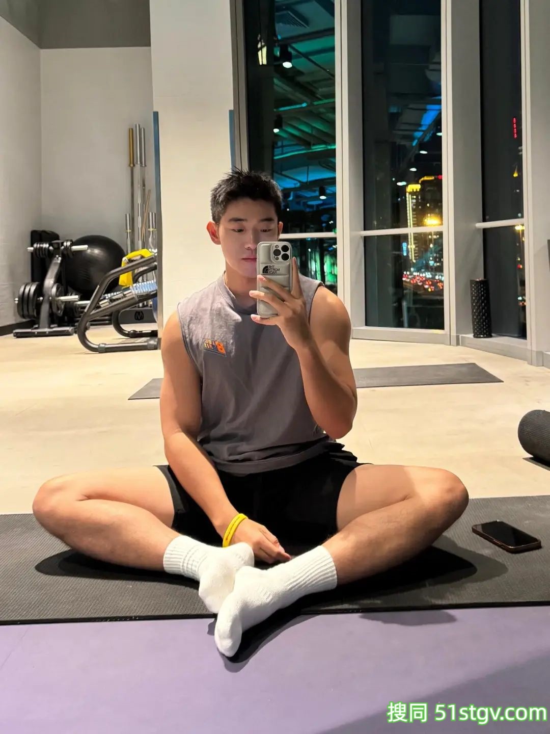 耐看的小哥哥，身材好 - 51虹马