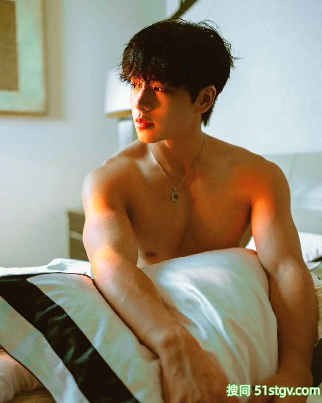 可狼可奶的腹肌哥哥可以嘛 - 51虹马