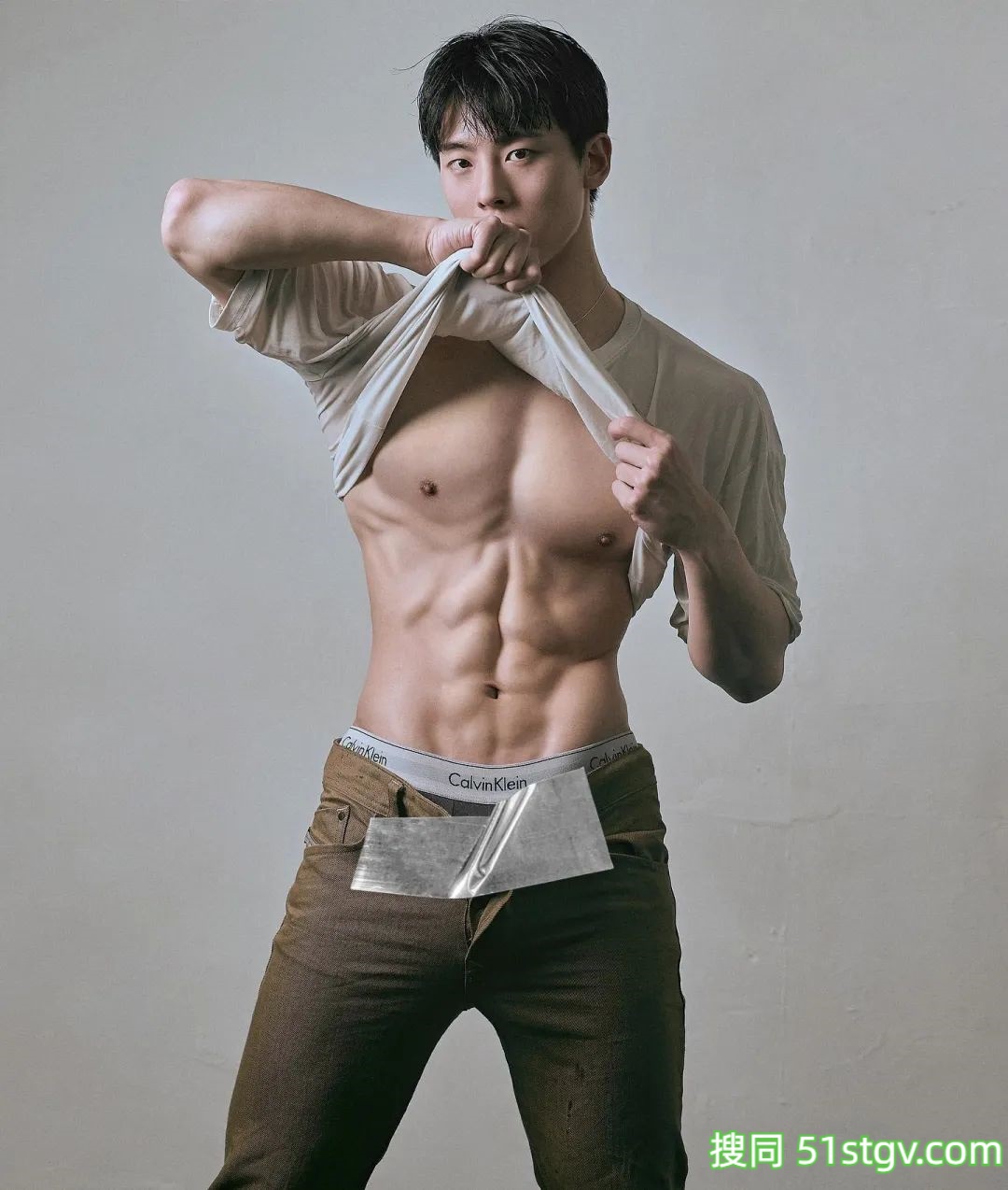 男模三选一，肌肉线条太帅啦，简直要爆了 - 51虹马