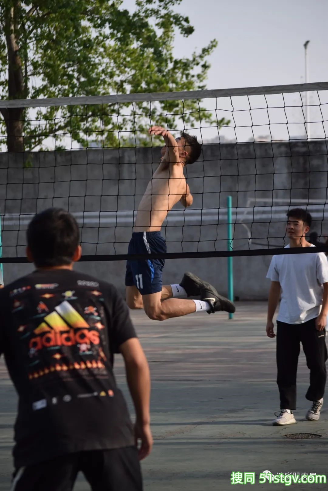 操场上打球扒衣服的体育生! - 51虹马 操场上打球扒衣服的体育生! - 51虹马