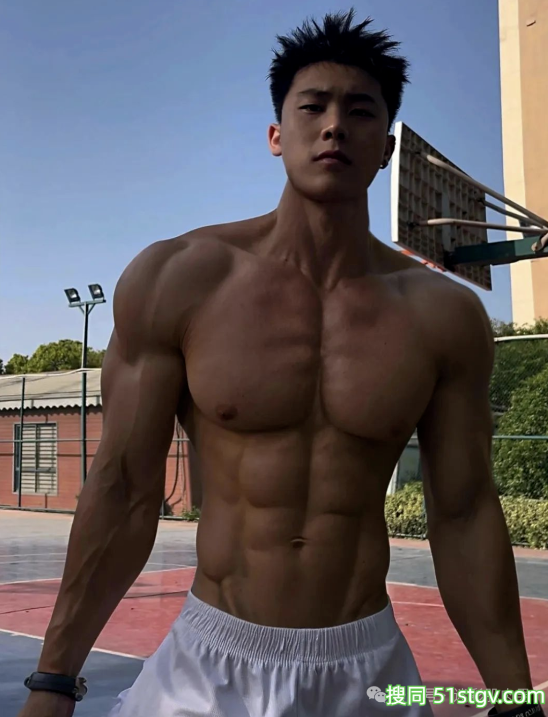 185CM黑皮男，05年的他长的太棒! - 51虹马