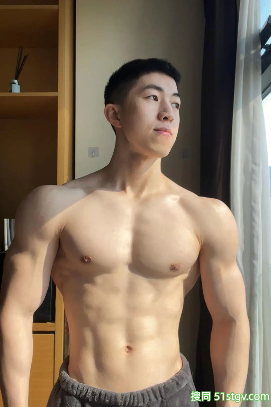 白皮壮硕的体育生 - 51虹马