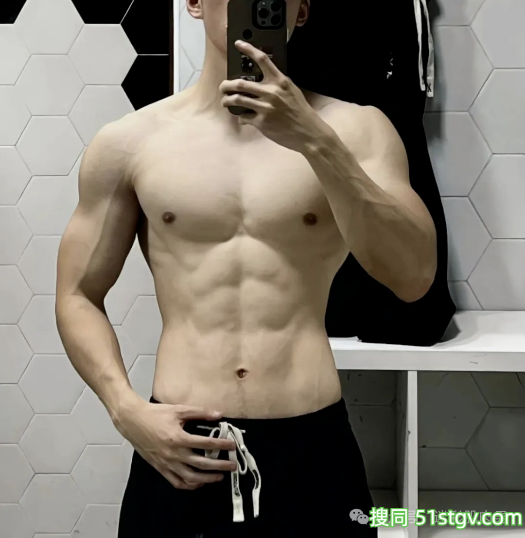 这白皮帅哥会是你的crush吗? - 51虹马 这白皮帅哥会是你的crush吗? - 51虹马