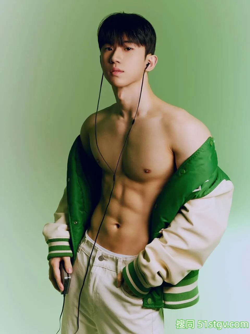 奶香奶香的男模，腹肌身材超好看 - 51虹马