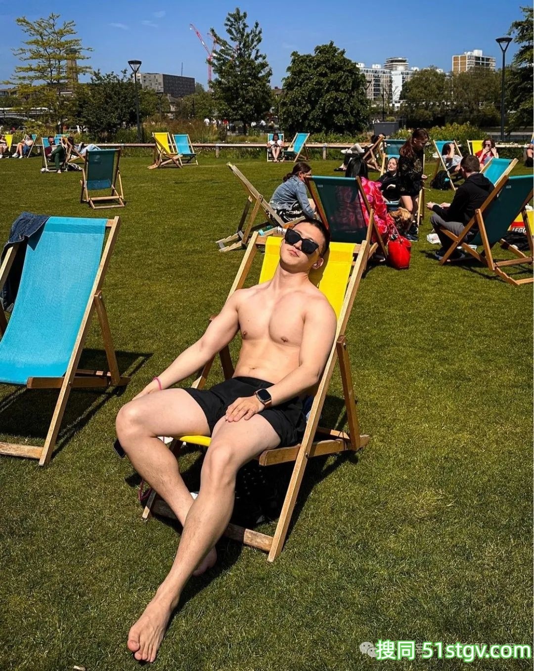 穿白短裤换衣间自拍的小哥长得真强大!太可了! - 51虹马 穿白短裤换衣间自拍的小哥长得真强大!太可了! - 51虹马