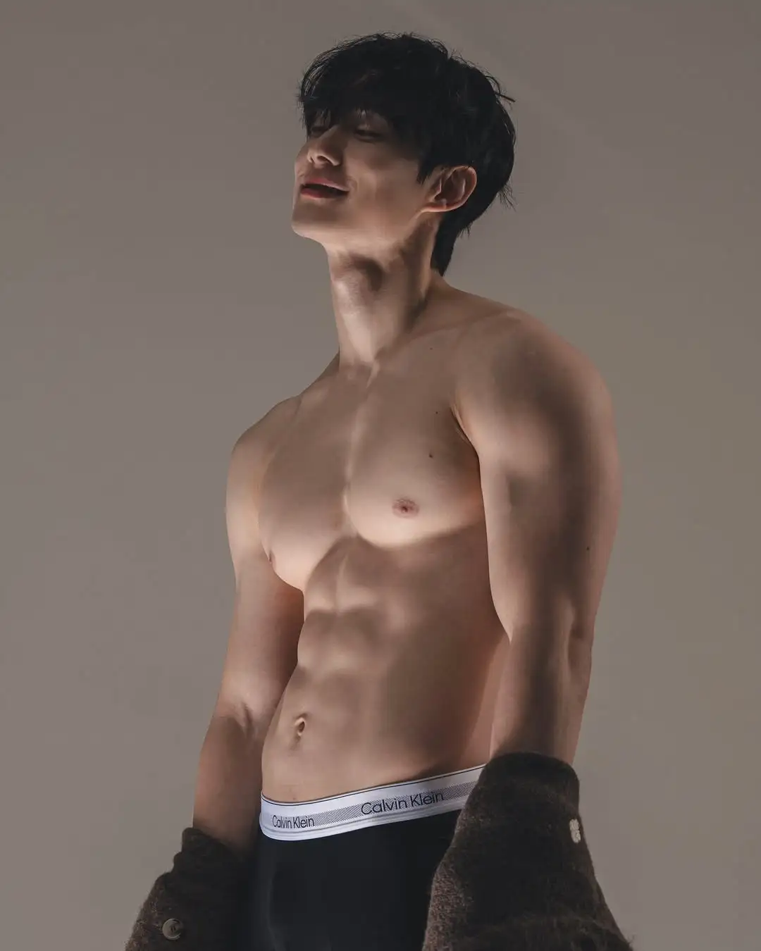 白嫩的肌肉男模，可狼可奶 - 51虹马