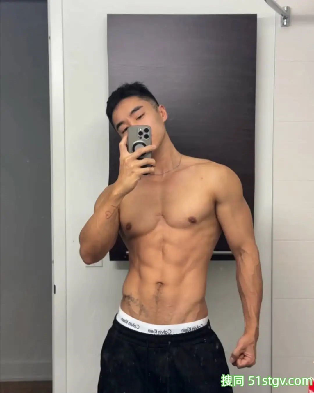 筋肉男，力量感爆棚 - 51虹马