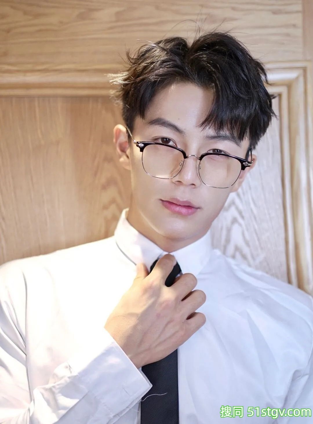 32岁山东鲜嫩帅哥，性感腹肌子弹肌，宽肩窄腰嘎嘎猛，又纯又欲惹人爱 - 51虹马