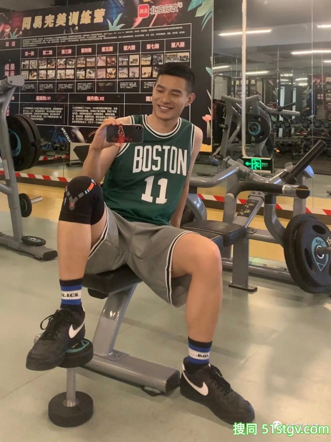 186CM北体篮球体育生大长腿穿的真好看! - 51虹马 186CM北体篮球体育生大长腿穿的真好看! - 51虹马