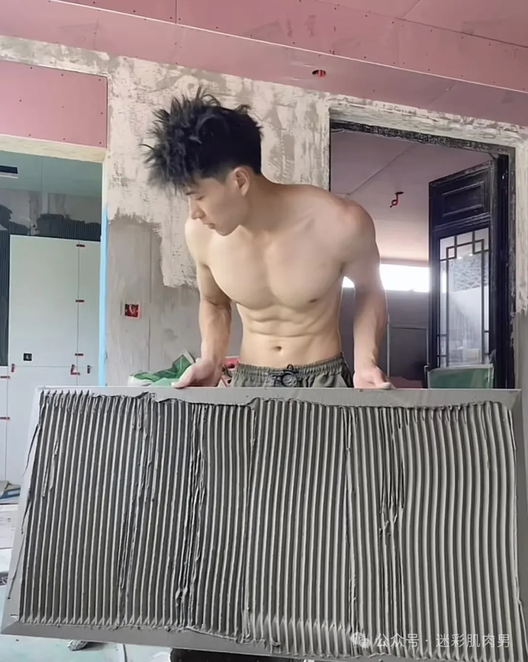 不穿衣服贴砖师傅! - 51虹马 不穿衣服贴砖师傅! - 51虹马