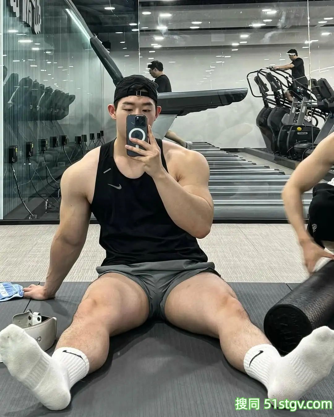 壮得有点圆润可爱的小哥哥 - 51虹马