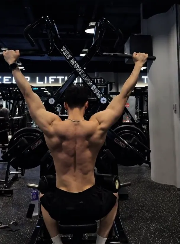 26岁浙江健身小哥,嘎嘣脆黑皮八块腹肌,这青筋暴起手臂结实背阔肌够Man吧 - 51虹马 26岁浙江健身小哥,嘎嘣脆黑皮八块腹肌,这青筋暴起手臂结实背阔肌够Man吧 - 51虹马