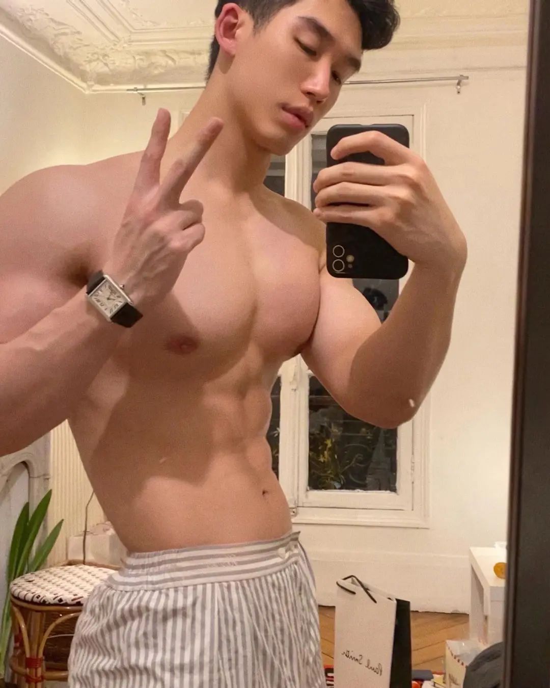 27岁巴黎海归男模,痞帅太平洋肩膀公狗腰,这大胸肌在温泉里泡着太撩人了 - 51虹马 27岁巴黎海归男模,痞帅太平洋肩膀公狗腰,这大胸肌在温泉里泡着太撩人了 - 51虹马