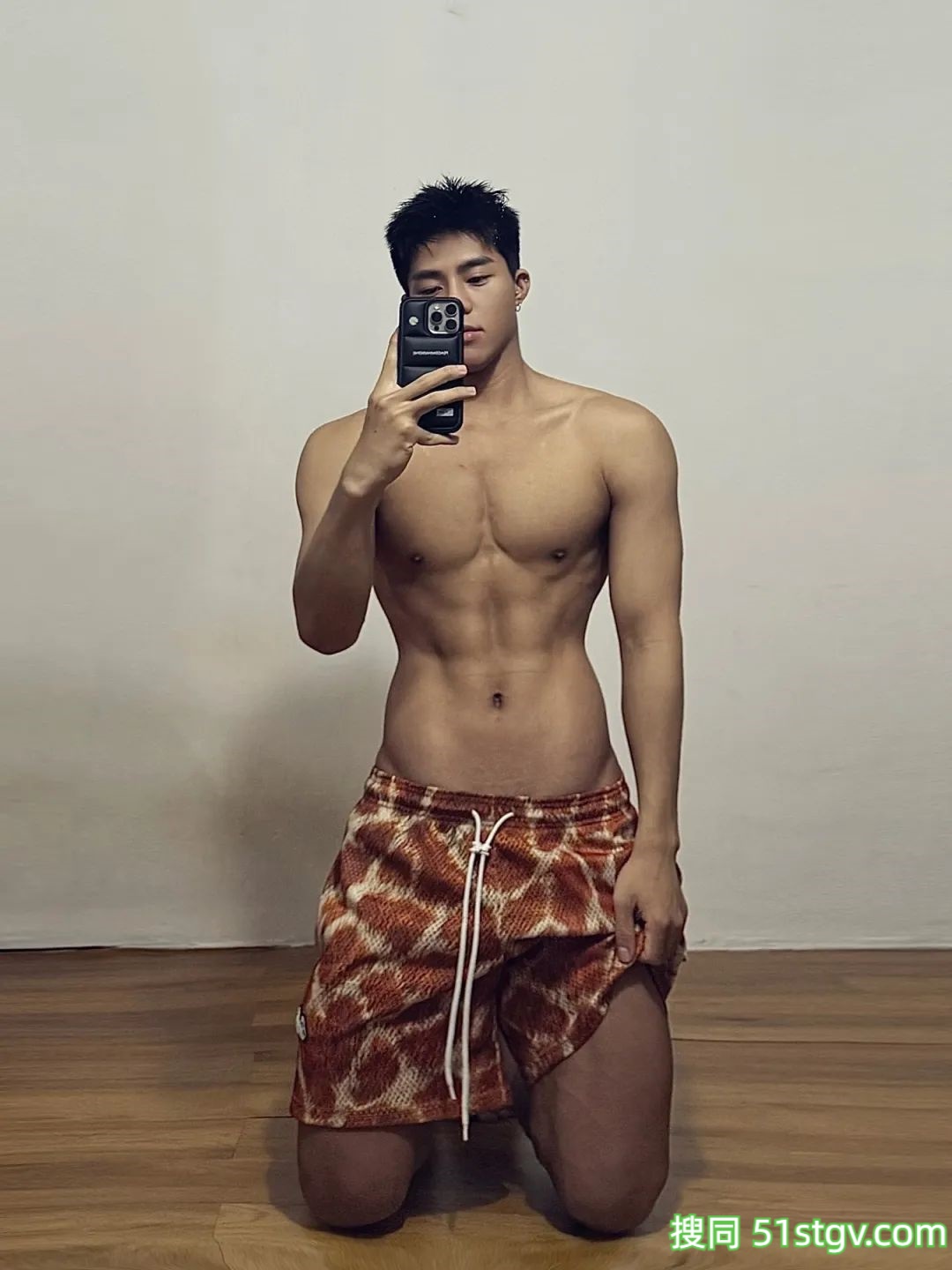 壮硕的黑皮体育生top1 - 51虹马