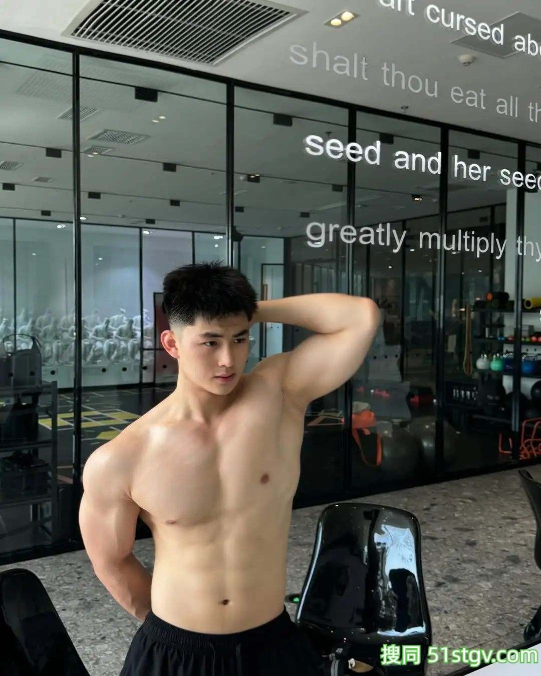 好粗好壮实，运动健身的小哥哥 - 51虹马