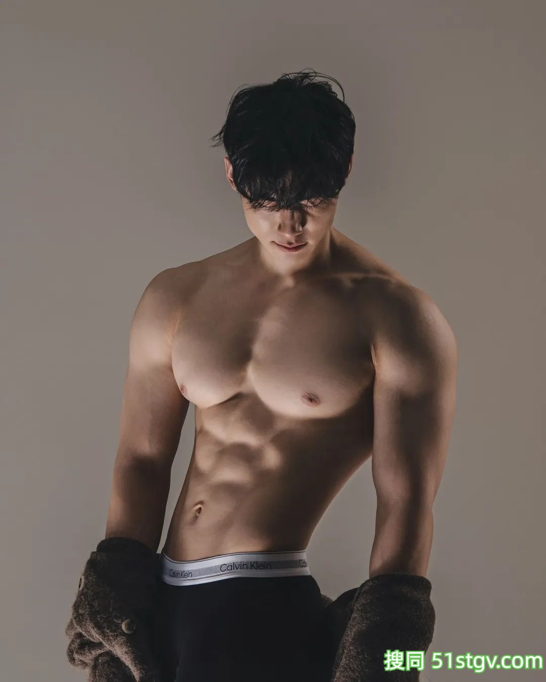 白嫩的肌肉男模，可狼可奶 - 51虹马