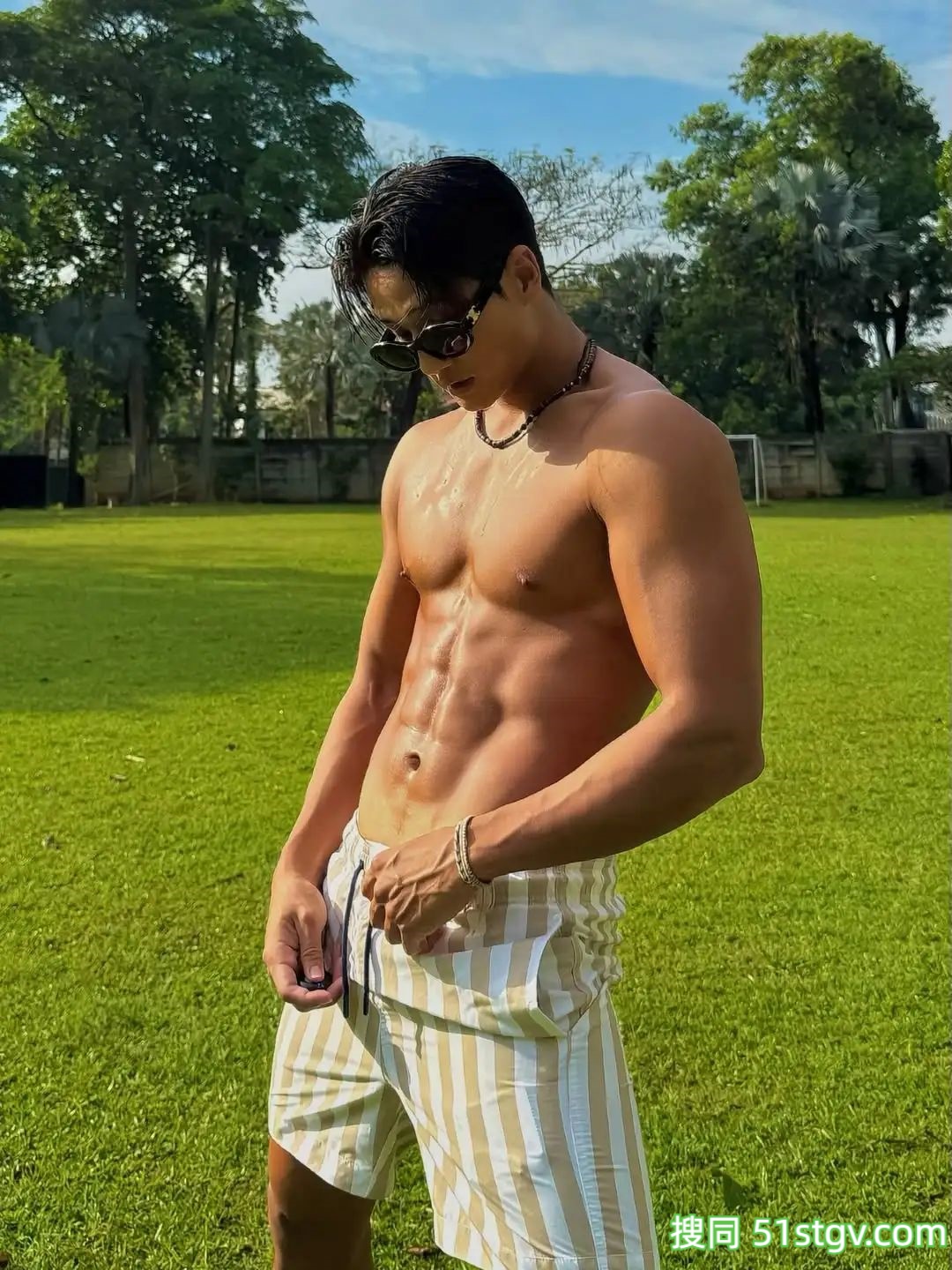 黑皮体育生，健康的肤色更迷人 - 51虹马