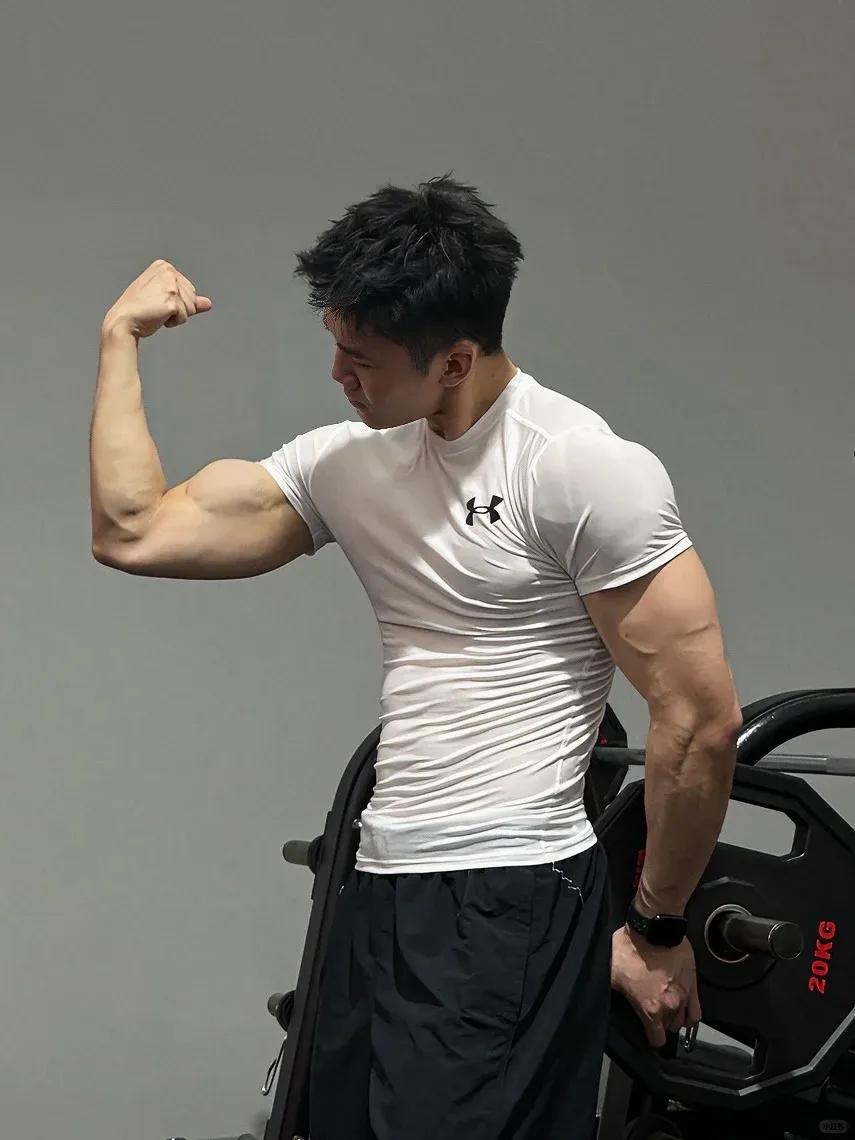 26岁浙江健身小哥,嘎嘣脆黑皮八块腹肌,这青筋暴起手臂结实背阔肌够Man吧 - 51虹马 26岁浙江健身小哥,嘎嘣脆黑皮八块腹肌,这青筋暴起手臂结实背阔肌够Man吧 - 51虹马