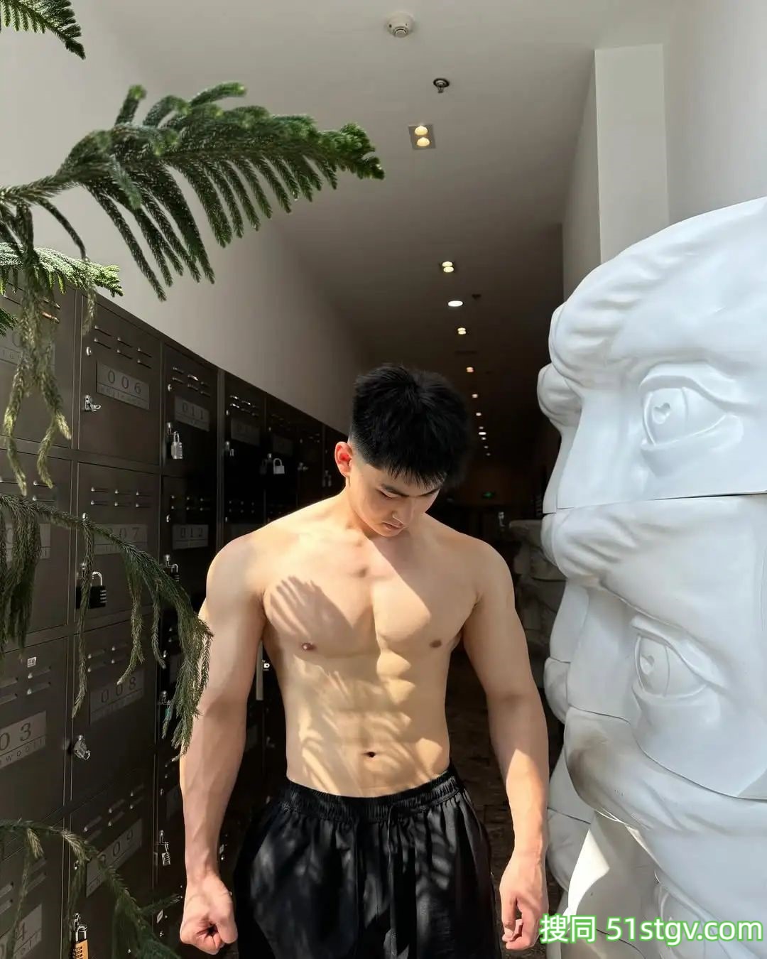 好粗好壮实，运动健身的小哥哥 - 51虹马